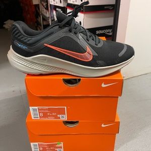 Nike guest 5 size 8 and 9 Men’s  black orange